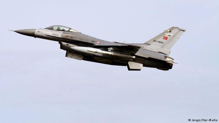 Турецкий истребитель F-16.