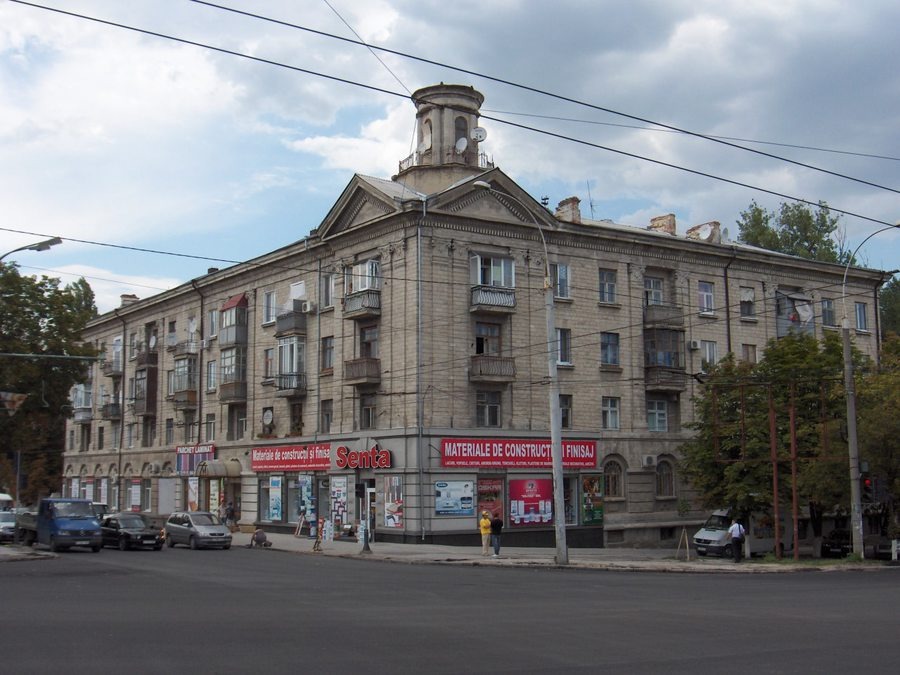 Сильвия Раду потребовала, чтобы в течение 5 дней ей предоставили отчет о нанесении разметки на перекрестке улиц М. Витязул и Колумна.