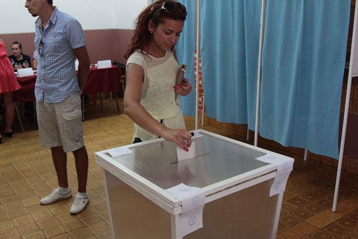 Elevii și studenții pot solicita certificate pentru drept de vot.
