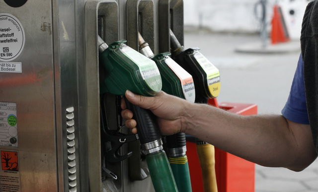 Patru operatori de pe piaţa produselor petroliere vor fi sancţionaţi pentru nereguli. Foto: zf.ro