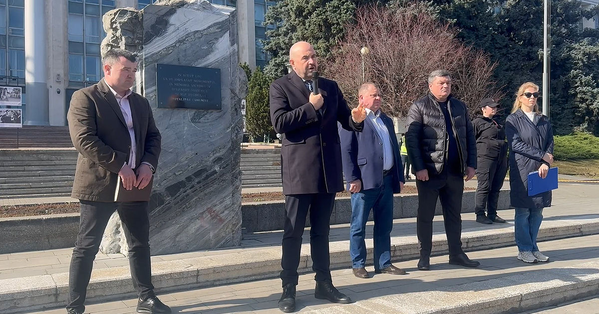 Боля пообещал протестующим железнодорожникам 250 тонн дизтоплива.