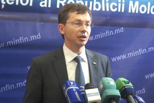 Экс-министр указал, что не согласен с решениями по "Банка де Економий" и последующей политикой правительства.