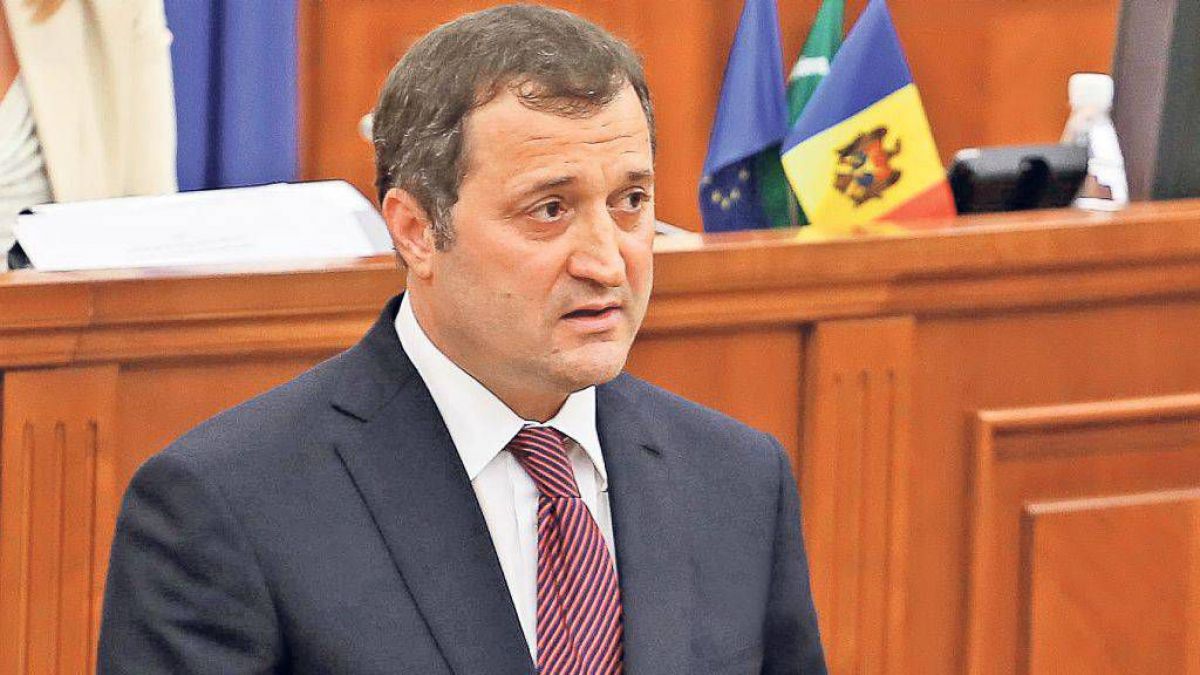 Avocatul lui Filat a depus o contestație în care a cerut cercetarea acestuia în stare de libertate sau în arest la domiciliu.