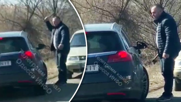 На таможне разозлившийся мужчина достал из багажника топор.