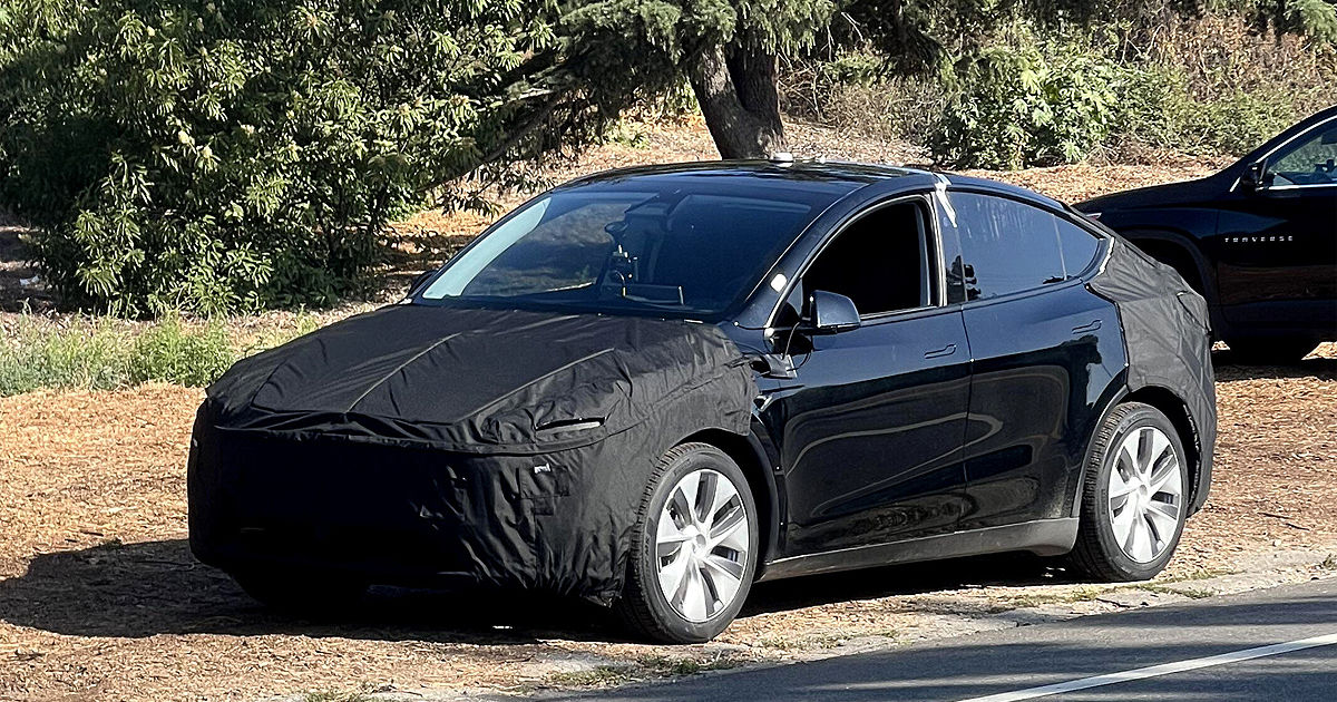 В Калифорнии заметили прототип обновлённой Tesla Model Y. 
