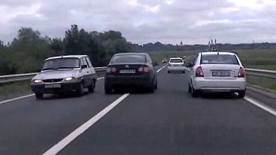Depășirea neregulamentară reprezintă una dintre principalele cauze ale accidentelor rutiere.