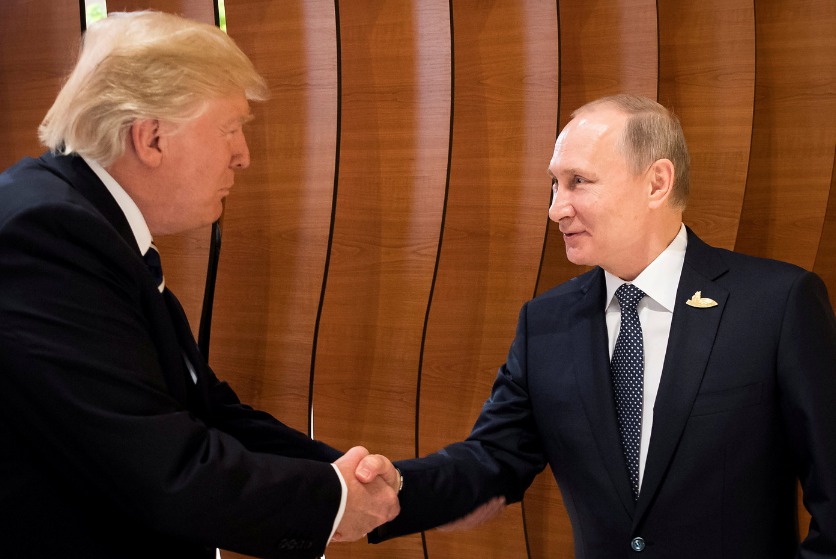 Первая встреча Путина и Трампа состоялась 7 июля в рамках саммита G20.