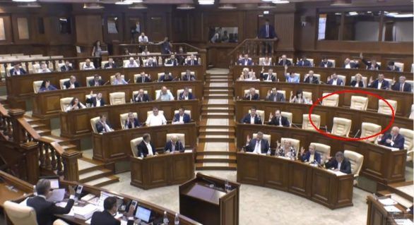 Fracțiunea PCRM declară boicot ședințelor Parlamentului până la sfîrșitul sesiunii de primăvară. 