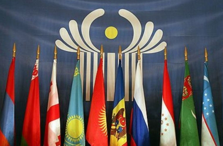 Deputatul cataloghează arborarea excesivă a drapelului UE acolo unde este arborat Drapelul de Stat drept discriminare. Foto: tvr.ro
