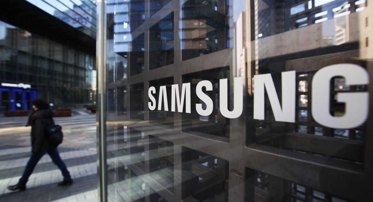Samsung удалил посты с насмешкой над iPhone 12.