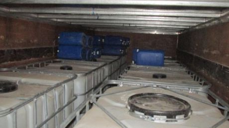 Poliţia a depistat alcool etilic, în valoare de peste 1 milion de lei, fără acte de proveniență. Foto: igp.gov.md
