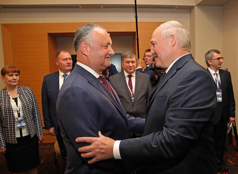 Лукашенко поздравил Додона и весь молдавский народ с Днем независимости.