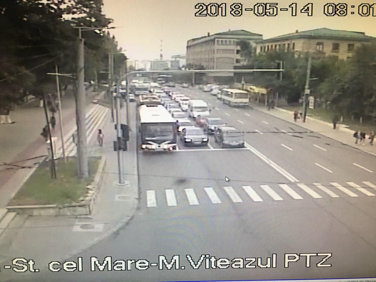 НИП призывает водителей избегать движения по улицам с пробками.
