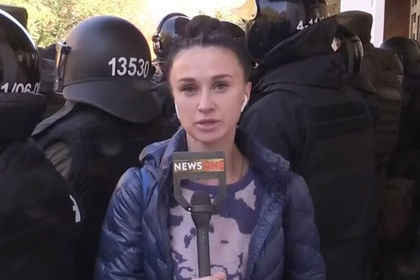 В Киеве радикалы напали на оппозиционную журналистку.