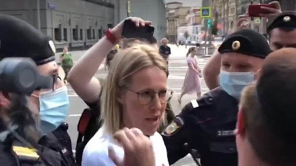 Собчак оштрафовали за участие в акции в поддержку Сафронова.