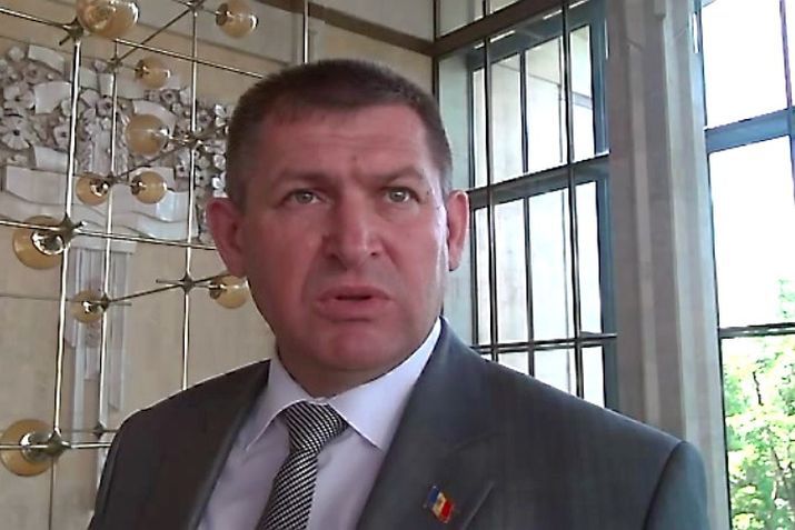 Тогда Бутмалай не смог встретиться с представителями СМИ, сославшись на проблемы со здоровьем.
