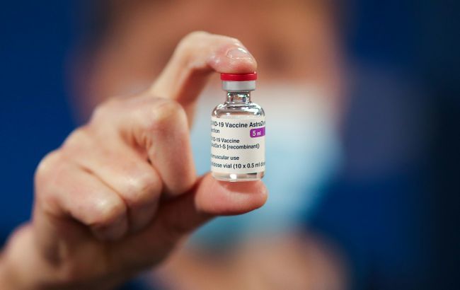 Суд обязал AstraZeneca срочно доставить 50 млн доз вакцины в ЕС.