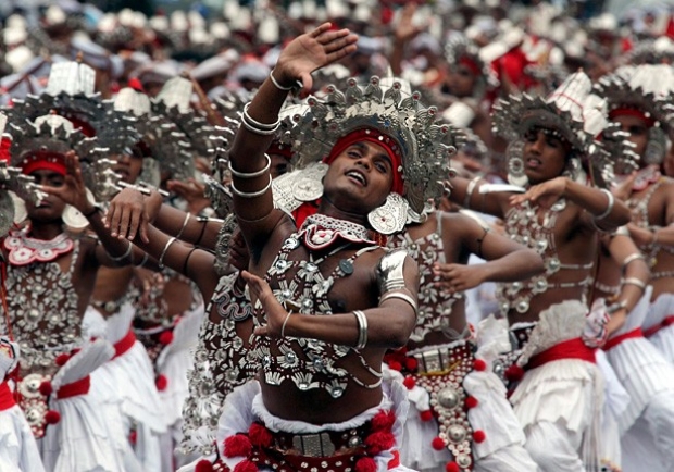 Sri-Lanka este o ţară insulară situată în sudul Asiei, în Oceanul Indian.