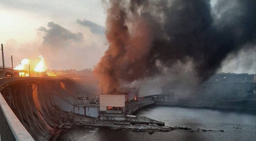 «Укргидроэнерго»: По ДнепроГЭС было два прямых попадания.