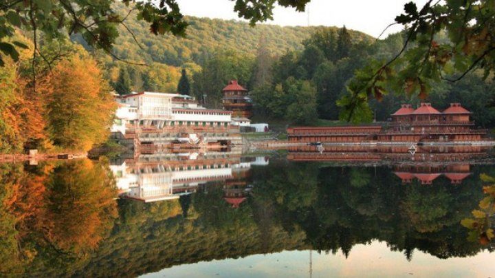 Apa unui lac din România are proprietăţi unice în Europa