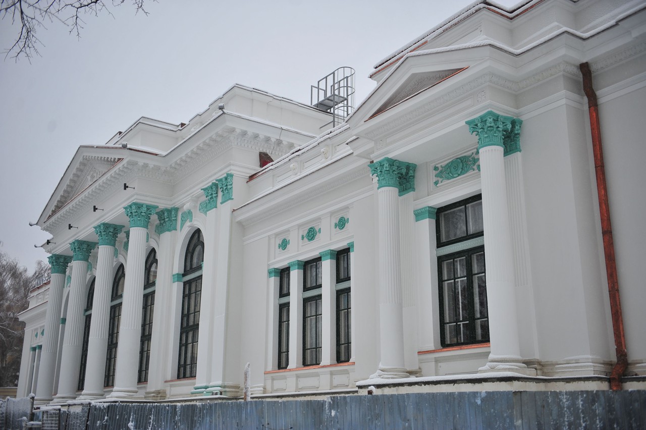 В Органном зале открылась выставка современного искусства.
