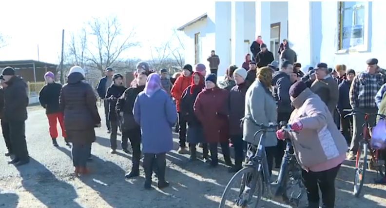 Жители села в Новоаненском районе протестуют против разработки нового карьера.