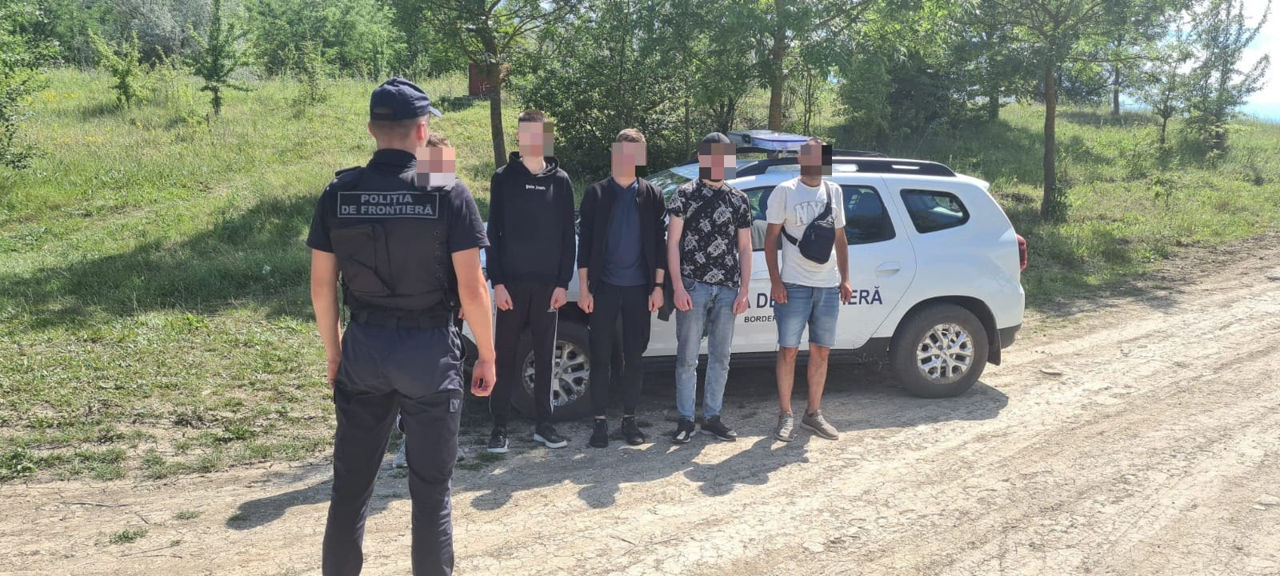 Пограничники задержали 5 украинцев при незаконном пересечении государственной границы.