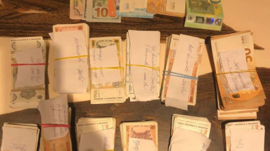 Двое мужчин, включая украинца, подозреваются в шантаже и мошенничестве.
