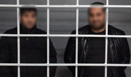 Двое мужчин задержаны за торговлю людьми.