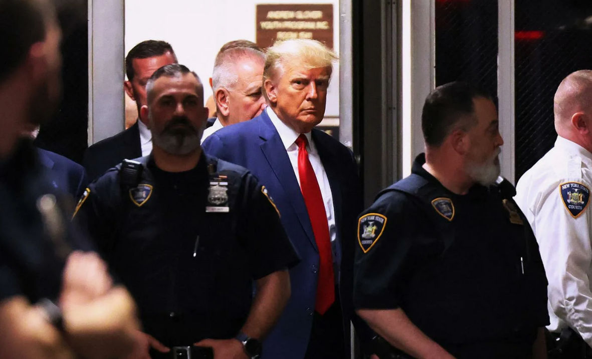 Суд над Трампом в Джорджии отложен на многие месяцы.