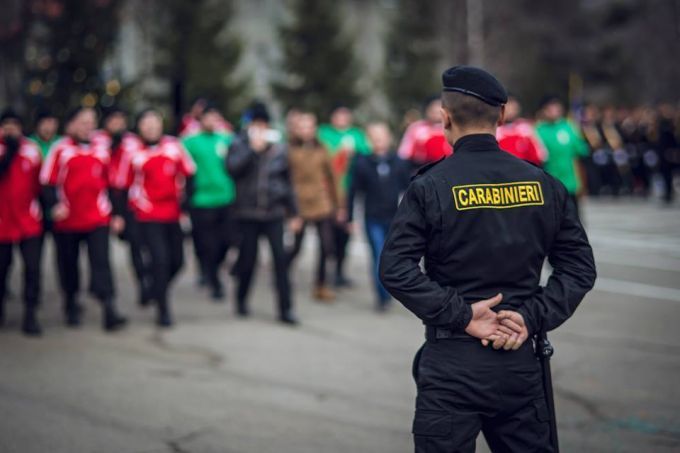 Уволен начальник карабинеров, предложивший 50 евро подростку за извращенный секс