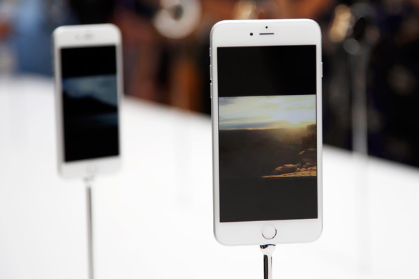 Apple iPhone 6 Plus.   Фото: Stephen Lam / Reuters
