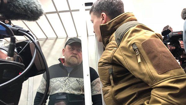 Савченко пришла на суд над Рубаном и отдала честь.