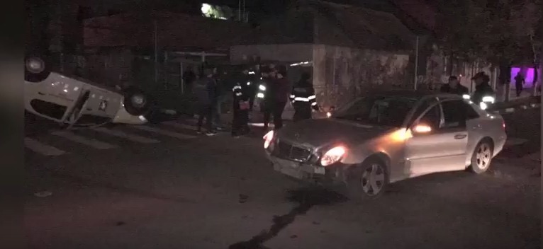 Mașină de poliție, răsturnată pe o şosea din Cahul