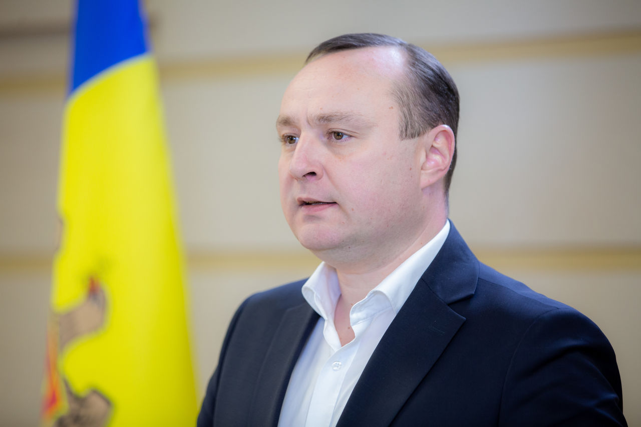 Влад Батрынча призвал всех выйти на мирные манифестации.