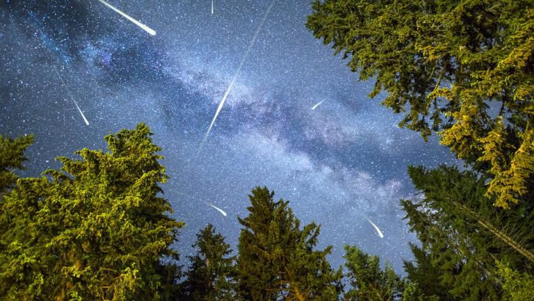 Cum sunt influențate zodiile de ploaia de meteori din luna decembrie