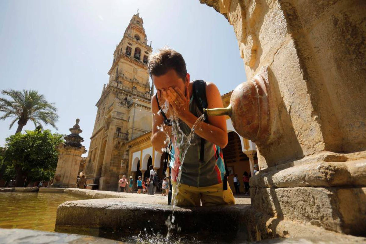 Столбик термометра поднялся до +29,5°C в Валенсии, +28,5°C – в Мурсии и +27,8°C вблизи Малаги.