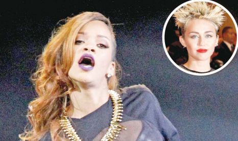  După ce a afirmat de nenumărate ori că nu refuză o partidă de sex cu o femeie, Rihanna, de 25 de ani, a recunoscut recent că pofteşte şi la Miley Cyrus.