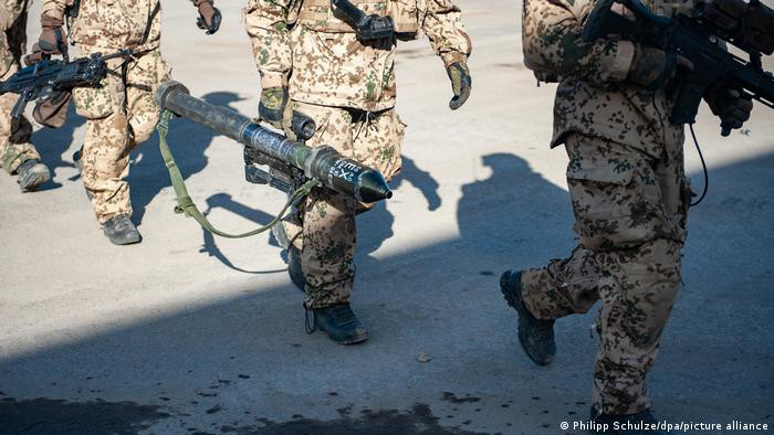 Германия напрямую поставит Украине противотанковое оружие и ракеты.