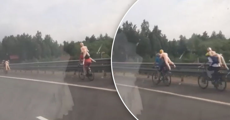 Под Петербургом на видео сняли велосипедистов с резиновыми женщинами.