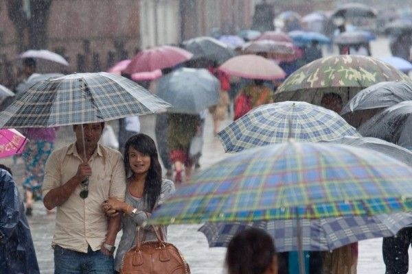 În următoarele zile vremea se va răcori ușor datorită precipitațiilor prognozate.