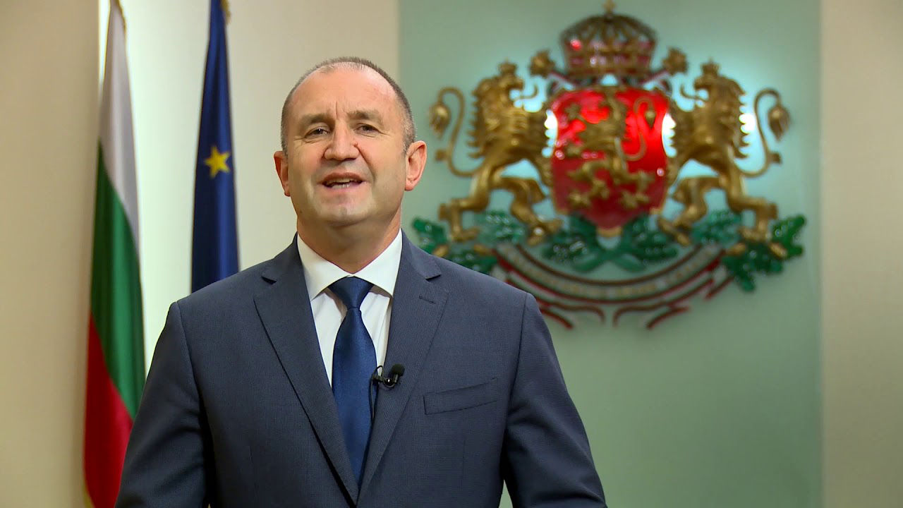 Президент Болгарии распустил парламент.