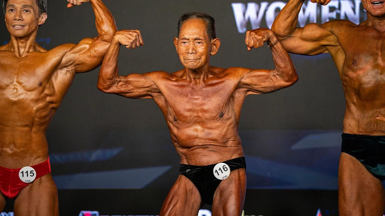 Бодибилдер из Японии в 90 лет выступил на чемпионате мира в Испании.