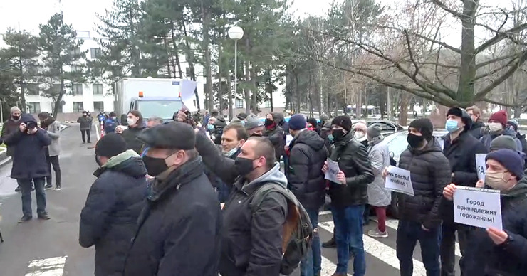В Кишиневе проходит протест против «уничтожения историко-культурного наследия». 