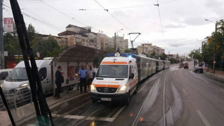 România: Femeie călcată de mașină, după ce a coborât din tramvai. Foto: ziaruldeiasi.ro