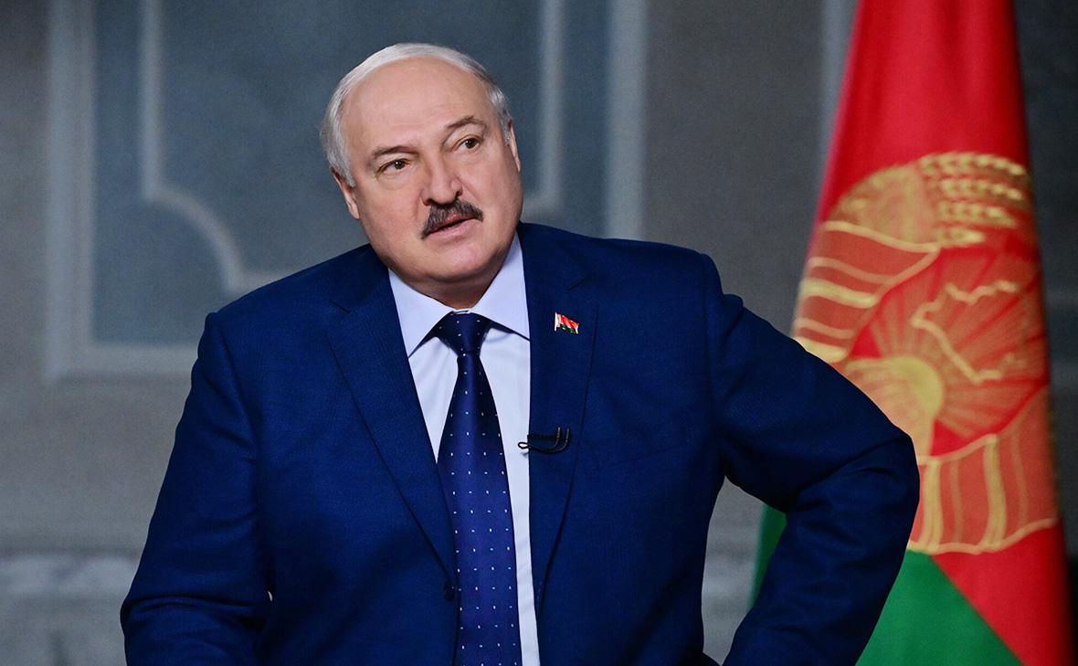 Лукашенко: Минск перебросил к границе с Украиной треть армии.