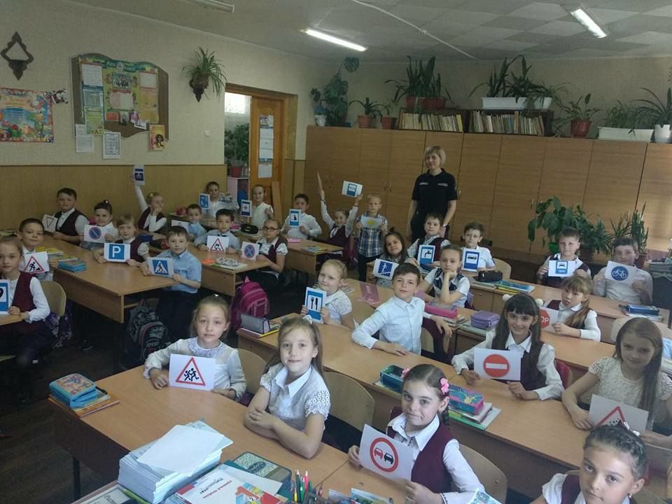 Сотрудники НИП провели в бельцких школах лекции по ПДД.