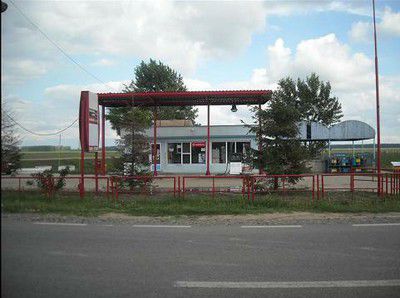 Un operator al stației de alimentare cu petrol din satul Ratuș a fost atacat de trei tineri, printre care și un minor.