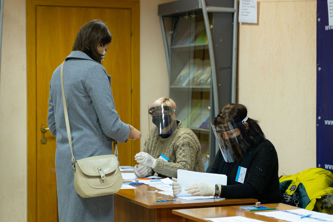 Для участия в голосовании во Франции нужно представить два документа.