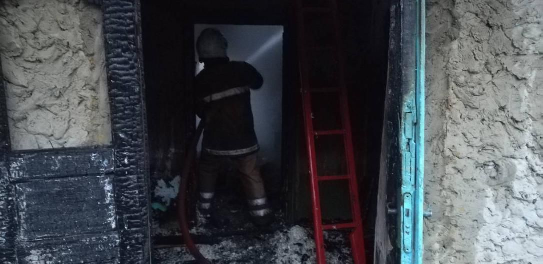 Incendiu la Nisporeni. Flăcările au mistuit casa unei familii